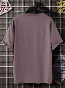 Manfinity Hypemode Hombres Camiseta de hombros caídos con parche de oso - Púrpura polvoriento - Ver 3