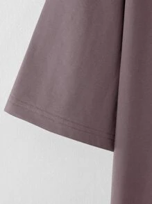 Manfinity Hypemode Hombres Camiseta de hombros caídos con parche de oso - Púrpura polvoriento - Ver 5