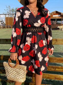 SHEIN Holidaya Plus Floral Print Guipure Lace Insert Flounce Sleeve Dress - Black - View 1