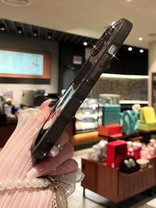 Funda para móvil con estampado de letra y figura - Negro - Ver 2