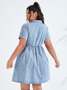 SHEIN Essnce Áo sơ mi có túi Plus Váy denim - Rửa nhẹ - Xem 2