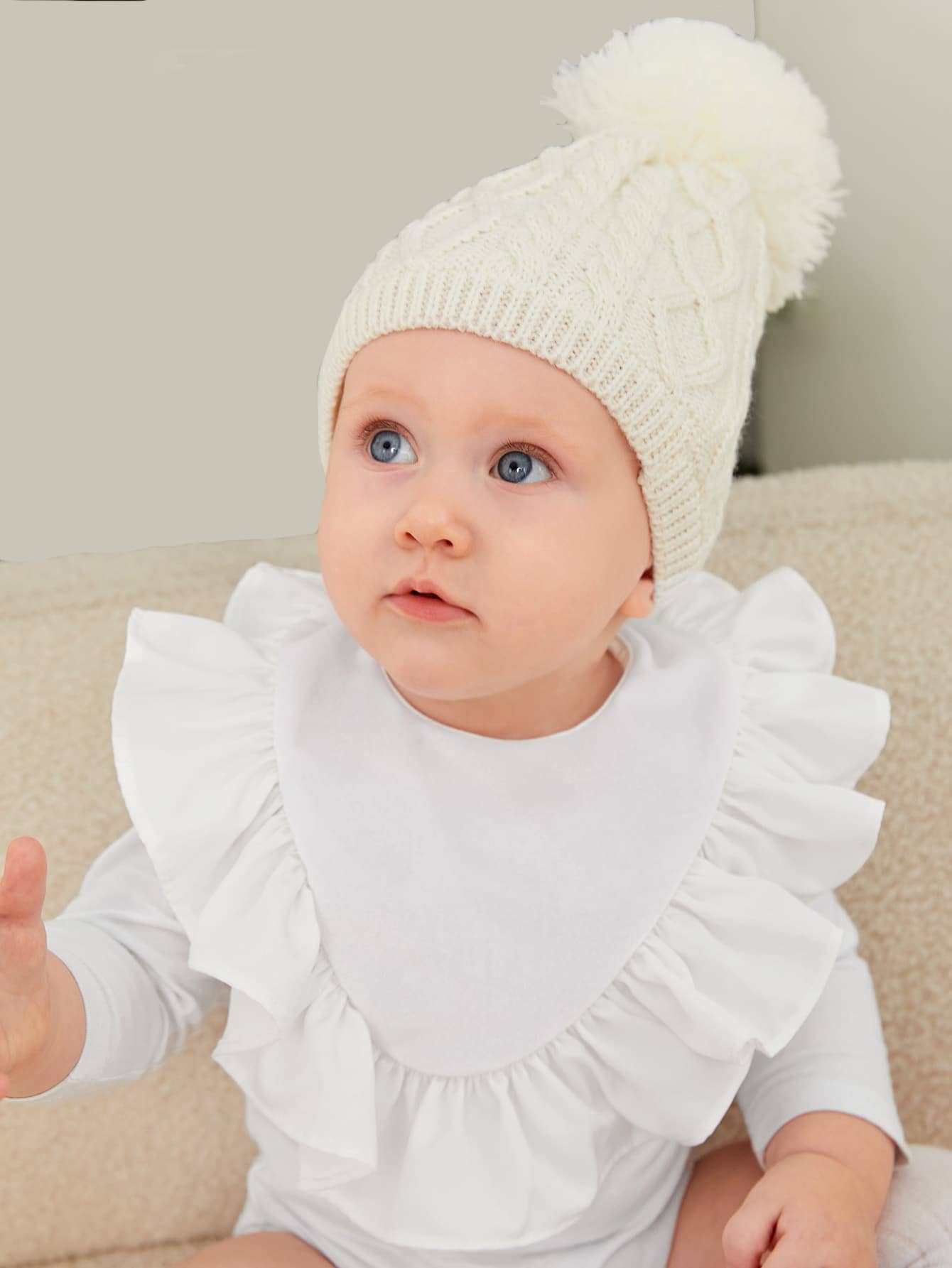 1 Pieza Babero De Terciopelo Para Bebé Con Borde Con Volantes - Blanco - Ver 1