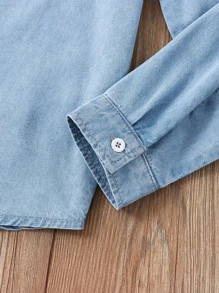 SHEIN Explorewe Tween Boy 1pc Solid Button Front Pocket Patched Denim Shirt - Light Wash - View 5
