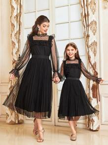 SHEIN 女童1入組荷葉邊飾荷葉袖網布上衣和1入組短裙不附腰帶 - 黑色 - 查看 4