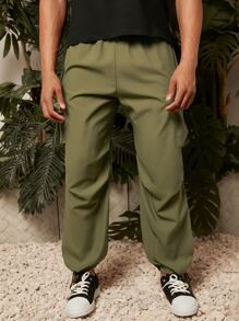 Manfinity RelaxMax Hombres Pantalones unicolor con bolsillo lateral con solapa - Verde militar - Ver 4