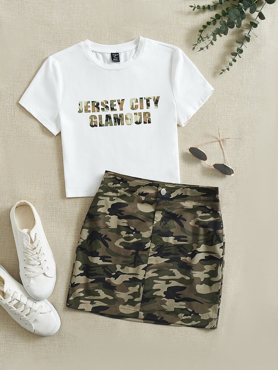 SHEIN EZwear 字母圖案短款T恤和迷彩印花半身裙 - 彩色 - 查看 1