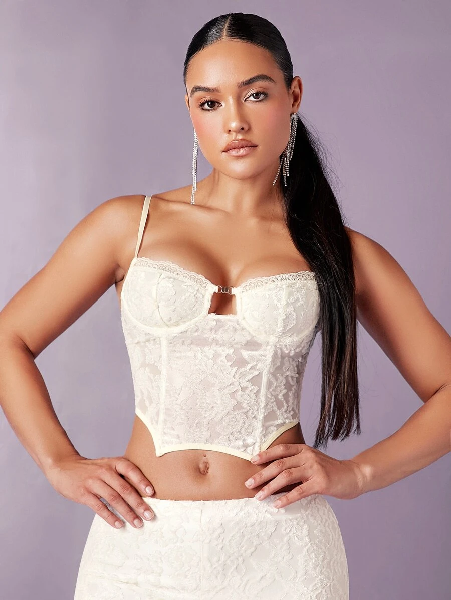 SHEIN BAE 不對稱下擺蕾絲吊帶上衣 - 米色 - 查看 1