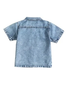 小男童恐龍和字母圖案牛仔襯衫