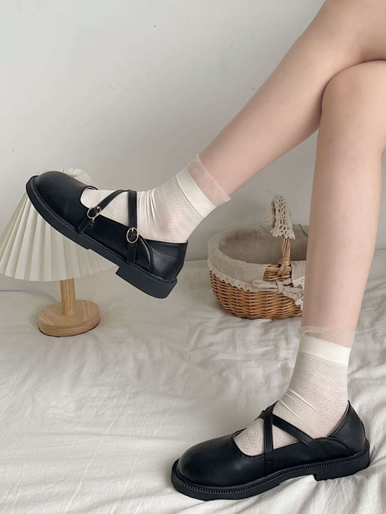 2025秋季新款女士搭扣装饰平底鞋，学院风黑色玛丽珍平底鞋，黑色学院风搭扣纯色女士平底鞋，玛丽珍鞋