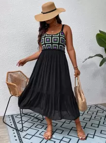 SHEIN Clasi Vestido de tirantes geométrico de croché corpiño bajo con fruncido - Blanco y Negro - Ver 1