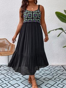 SHEIN Clasi Vestido de tirantes geométrico de croché corpiño bajo con fruncido - Blanco y Negro - Ver 3