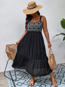 SHEIN Clasi Vestido de tirantes geométrico de croché corpiño bajo con fruncido - Blanco y Negro - Ver 5