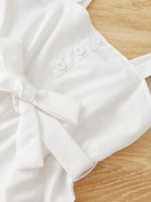 女孩泡泡袖西裝領襯衫和吊帶連體褲