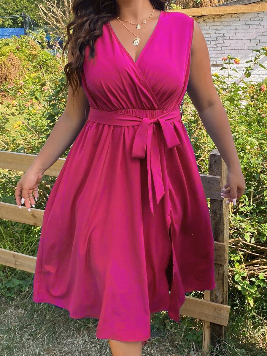 SHEIN LUNE 大碼交疊領腰帶下擺開叉洋裝 - 玫紅色 - 查看 1