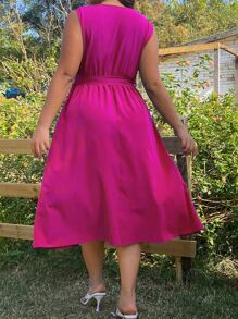 SHEIN LUNE 大碼交疊領腰帶下擺開叉洋裝 - 玫紅色 - 查看 2