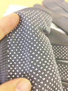 2件套美发工具套装，包含卷发棒、卷发器、直发器、耐热手套和双面硅胶珠梳，适用于发型设计和染发，是理发店、美容院、旅行、返校季、度假旅行的必备美发工具、美发产品和配件。套装包含女士美发配件、梳子、吹风机、头发护理用品、卷发梳、理发师配件、美发设备等。