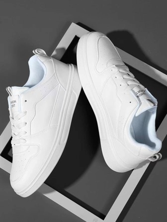 字母貼花裝飾繫帶前滑冰鞋，女式休閒運動鞋，白色鞋面和字母設計