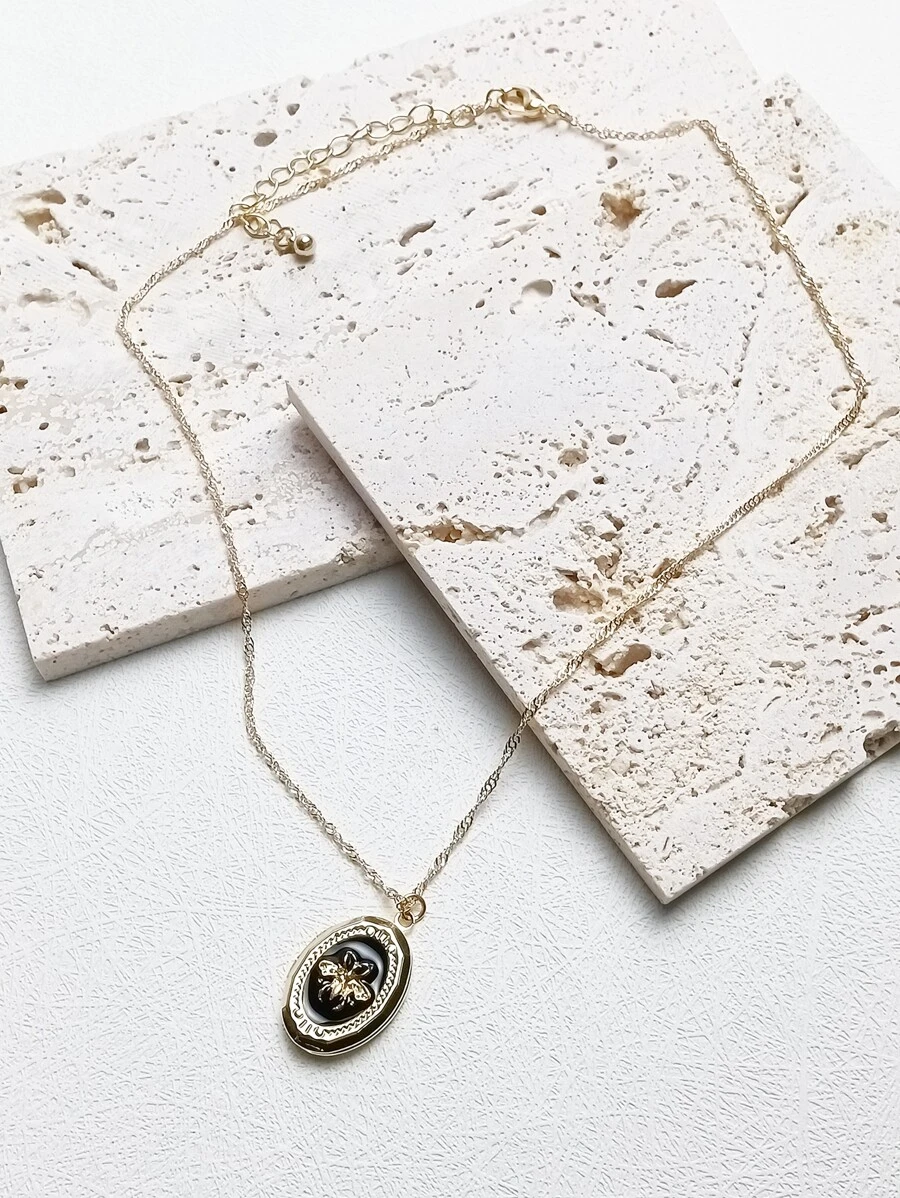 Bee Detail Oval Charm Necklace - Yellow Gold - View 1