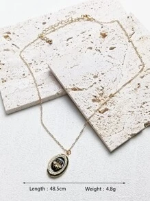 Bee Detail Oval Charm Necklace - Yellow Gold - View 3