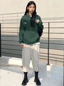 DAZY Áo hoodie dây rút hở vai họa tiết chữ, Quần áo nữ mùa thu - Màu xanh lá cây đậm - Xem 3