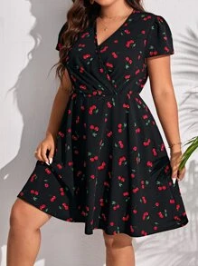 SHEIN CURVE+ 大尺碼女性夏季櫻桃印花V領短袖連衣裙 - 黑色 - 查看 5