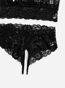Plus Floral Lace Crotchless Lingerie Set - Black - View 3