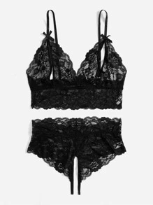 Plus Floral Lace Crotchless Lingerie Set - Black - View 4