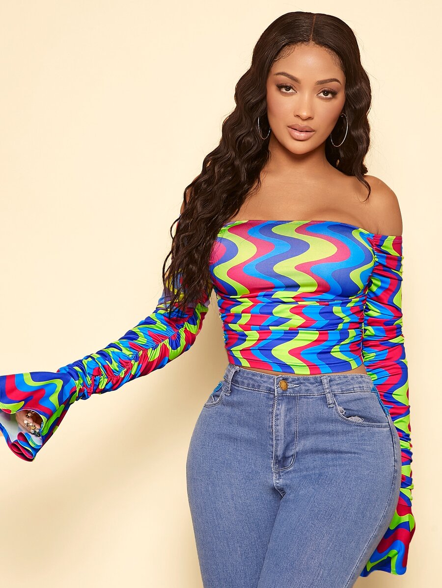SHEIN SXY Camiseta de hombros descubiertos de manga con volante fruncido lateral fruncido con estampado de onda - Multicolor - Ver 1