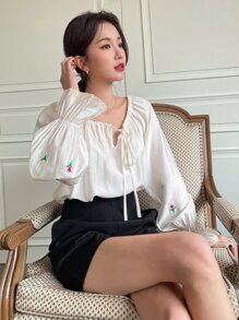 DAZY 花朵刺繡荷葉袖上衣 - 白色 - 查看 7