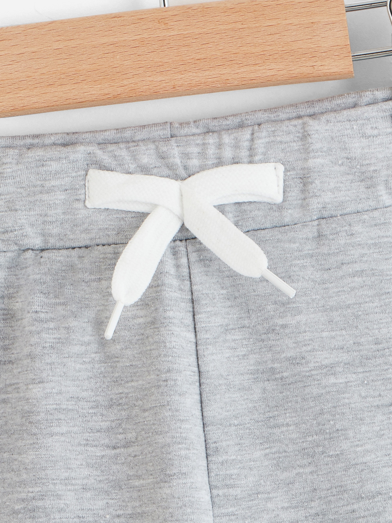 SHEIN Explorewe شورت رياضي أمامي مربوط للصبي الصغي...