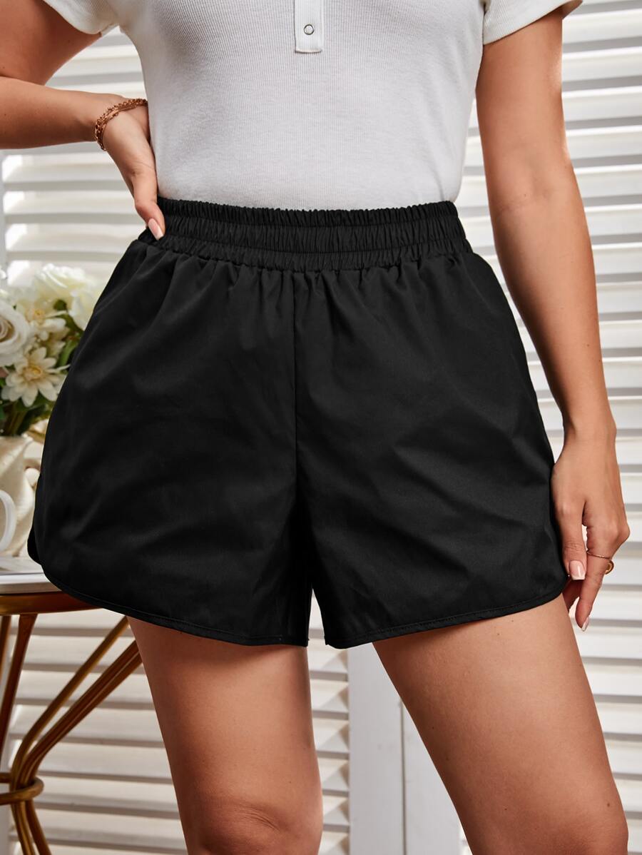 SHEIN VCAY 大碼素色彈性腰帶短褲 - 黑色 - 查看 1