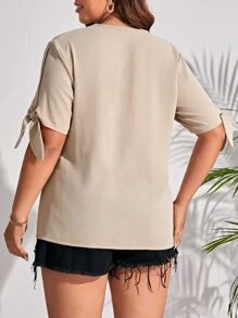 SHEIN Unity 大碼幾何印花打結袖口開衩袖襯衫 - 卡其色 - 查看 2