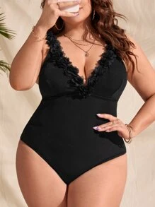 SHEIN Swim Curve Traje de baño de una pieza de punto acanalado con detalles de apliques para tallas grandes, para el verano - Negro - Ver 1
