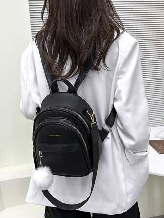 字母图形 V 形压纹经典背包，带绒球吊饰，Preppy、Preppy Stuff、经典皮革小包，适合、健身包、工作和办公室、周末和假日、节日必需品、大号海滩、轻便小背包、迷你背包，适合返校和旅行、学校用品、学校背包、学校书包、学校背包、轻便、便携，适合少女、女大学生、大学、初中、高中、户外、旅行、郊游