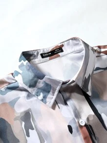 Manfinity Homme 男性全印花衫，不附贈T卹，短袖圖案假日休閒衫 - 彩色 - 查看 6