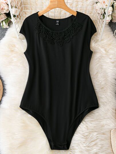 SHEIN LUNE Plus Contrast Guipure Lace Dolman Sleeve Bodysuit