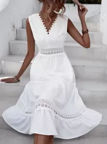 Aveloria Vestido con encaje bajo con fruncido