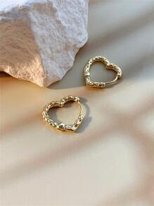 Pendientes de aro con textura con diseño de corazón - Amarillo Oro - Ver 1