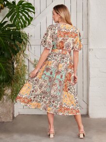 SHEIN VCAY Vestido con cinturón con estampado floral de cuello cruzado - Multicolor - Ver 3