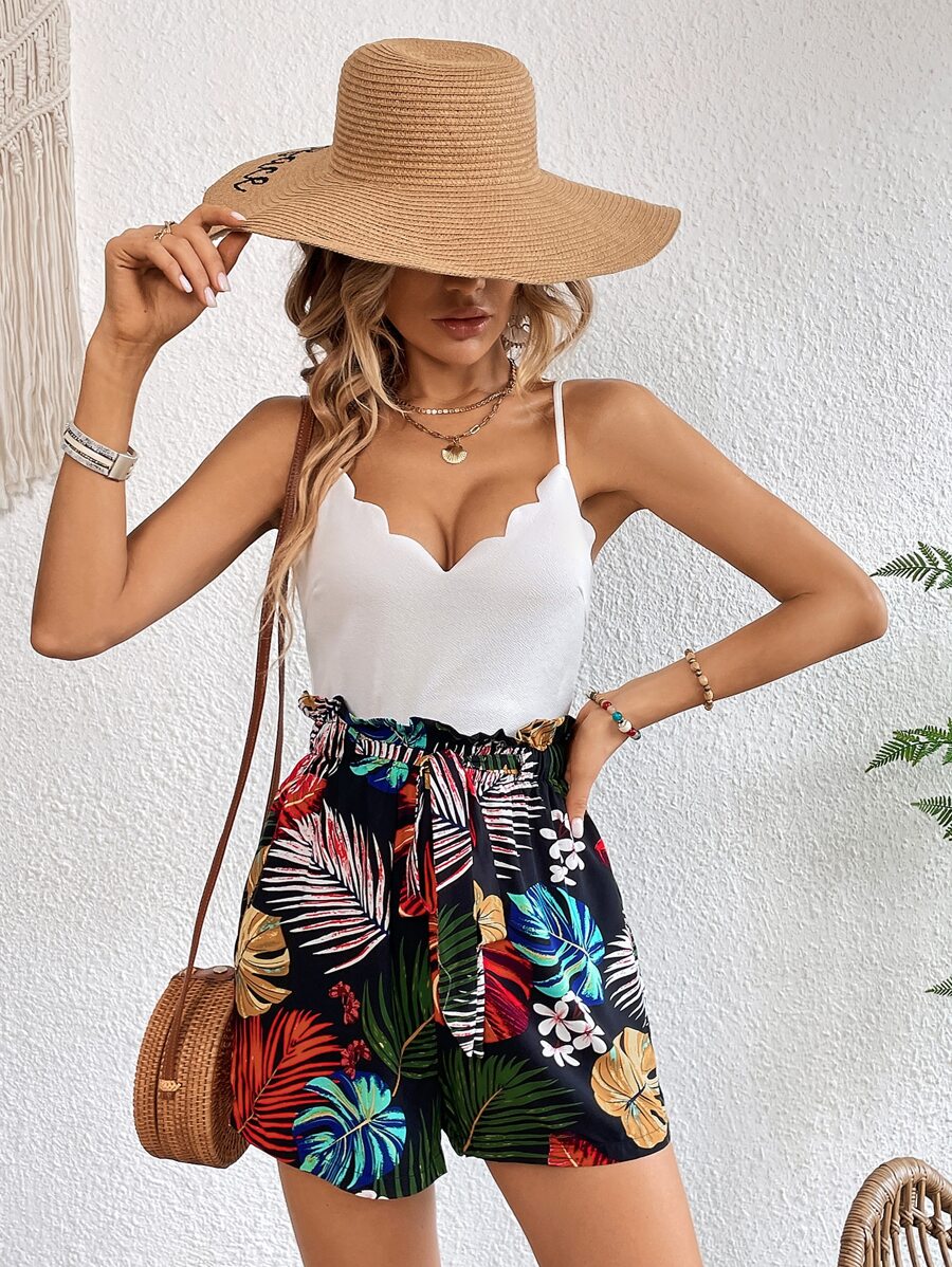 SHEIN VCAY 貝殼邊吊帶上衣和熱帶圖案附腰帶短褲 - 彩色 - 查看 1