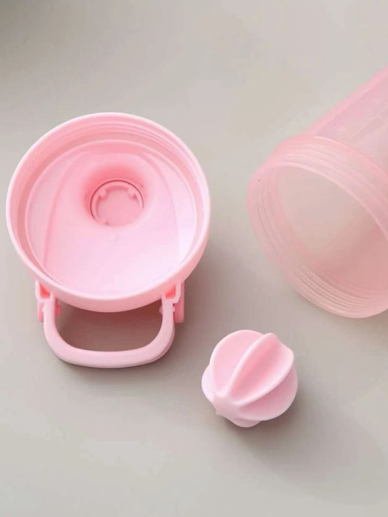 1pc 500ml Plastic Shaker Bottle, Daily Pink Portable Anti-Slip Shaker Bottle For Indoor & Outdoor Sport Sports Bottle, Water Bottle For Outdoor