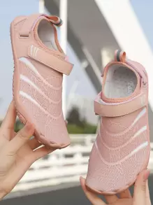 男女款五趾运动水鞋，适合户外游泳、沙滩、室内健身的水袜，快干，东南亚风格