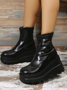 2025 秋冬朋克坡跟靴女款拉链侧靴，搭配连帽衫，黑色朋克风格女款坡跟厚底靴，搭配秋装
