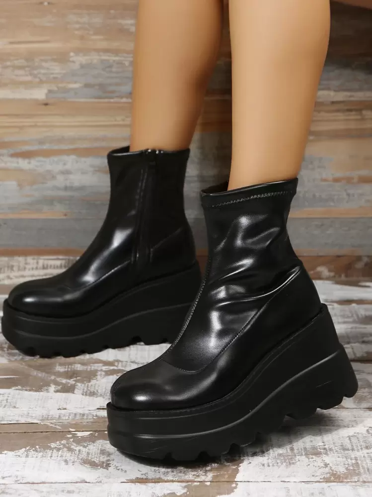 Botas de Cunha Punk Outono/Inverno 2025 para Mulheres, Botas com Zíper Lateral, Combina com Moletons, Botas de Plataforma de Cunha Estilo Punk Preto para Mulheres, Combina com Roupas de Outono - Preto - Visão 5