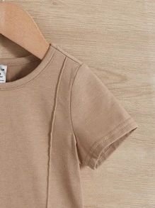 SHEIN Mały chłopiec Szew Detal Koszulka i spodenki