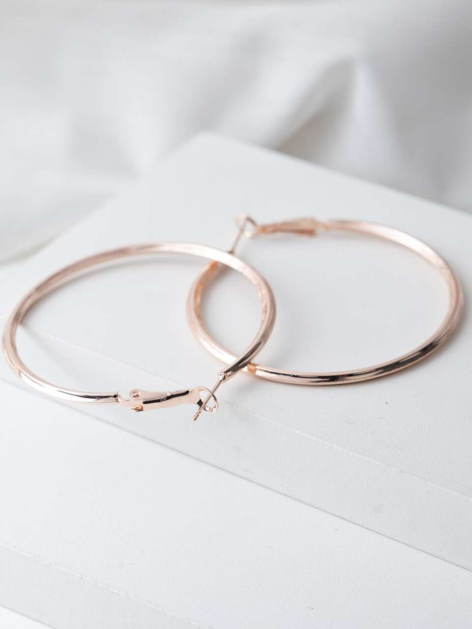 1 Pair Fashionable Twisted Heart Circle Hoop Earrings, Minimalist Design Metal Earrings, Versatile For Daily, Parties, Gifts