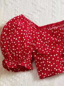 SHEIN 女孩滿版心形印花泡泡袖上衣和荷葉邊半身裙