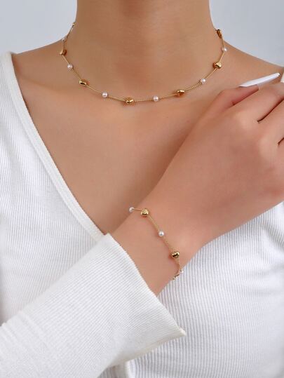 1 件人造珍珠和心形项链和 1 件手链套装，适合女士，珠子数量随机情人节