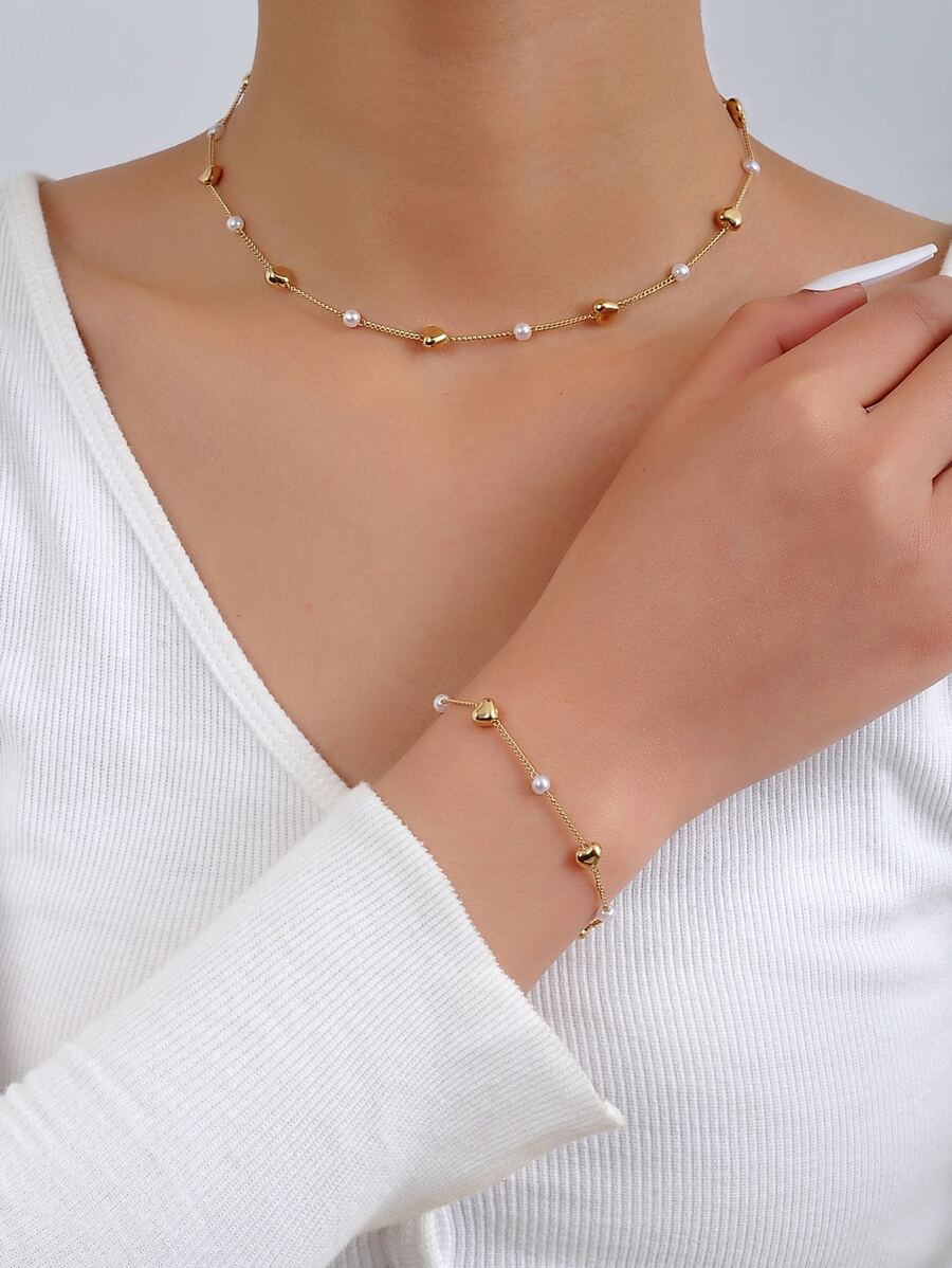 1 件人造珍珠和心形项链和 1 件手链套装，适合女士，珠子数量随机情人节