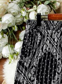 Mulvari Plus Paisley Scarf Print Pleated Skirt - Black - View 4